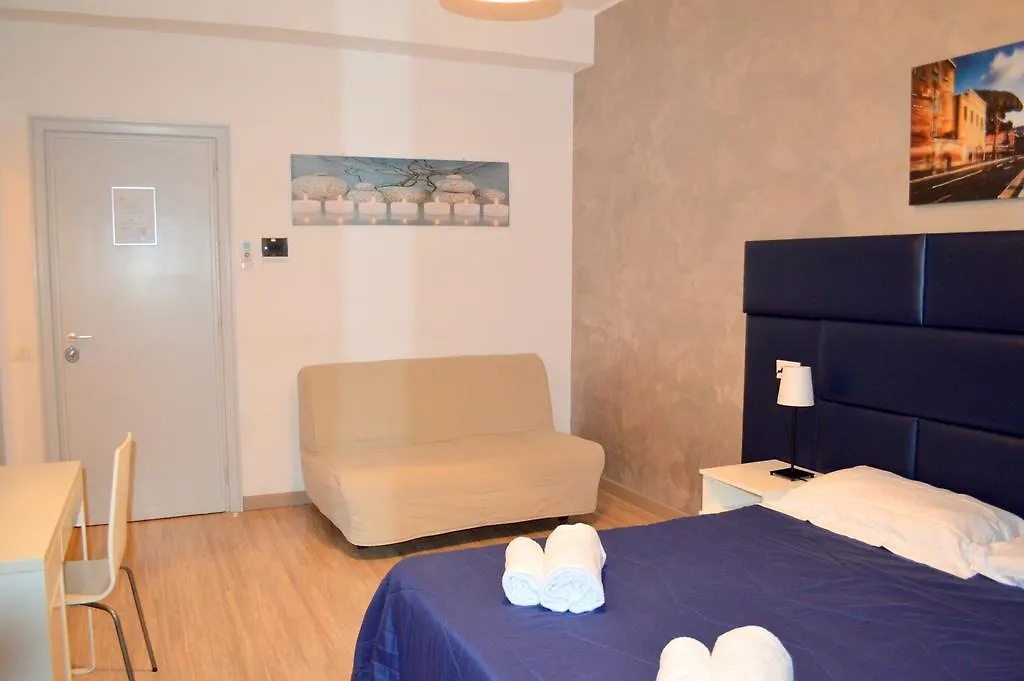 *** Bed & Breakfast Check-Inn Rooms Rome Italy