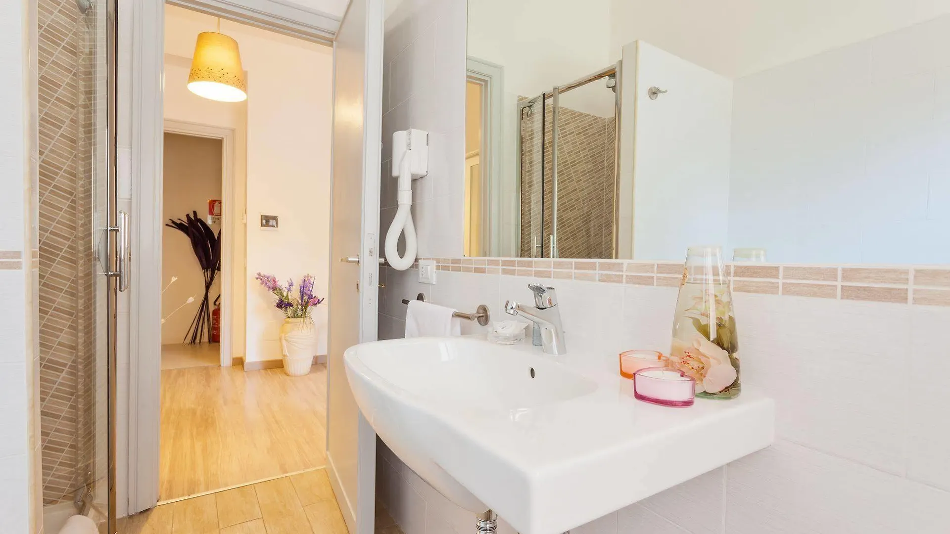 *** Bed & Breakfast Check-Inn Rooms Rome Italy