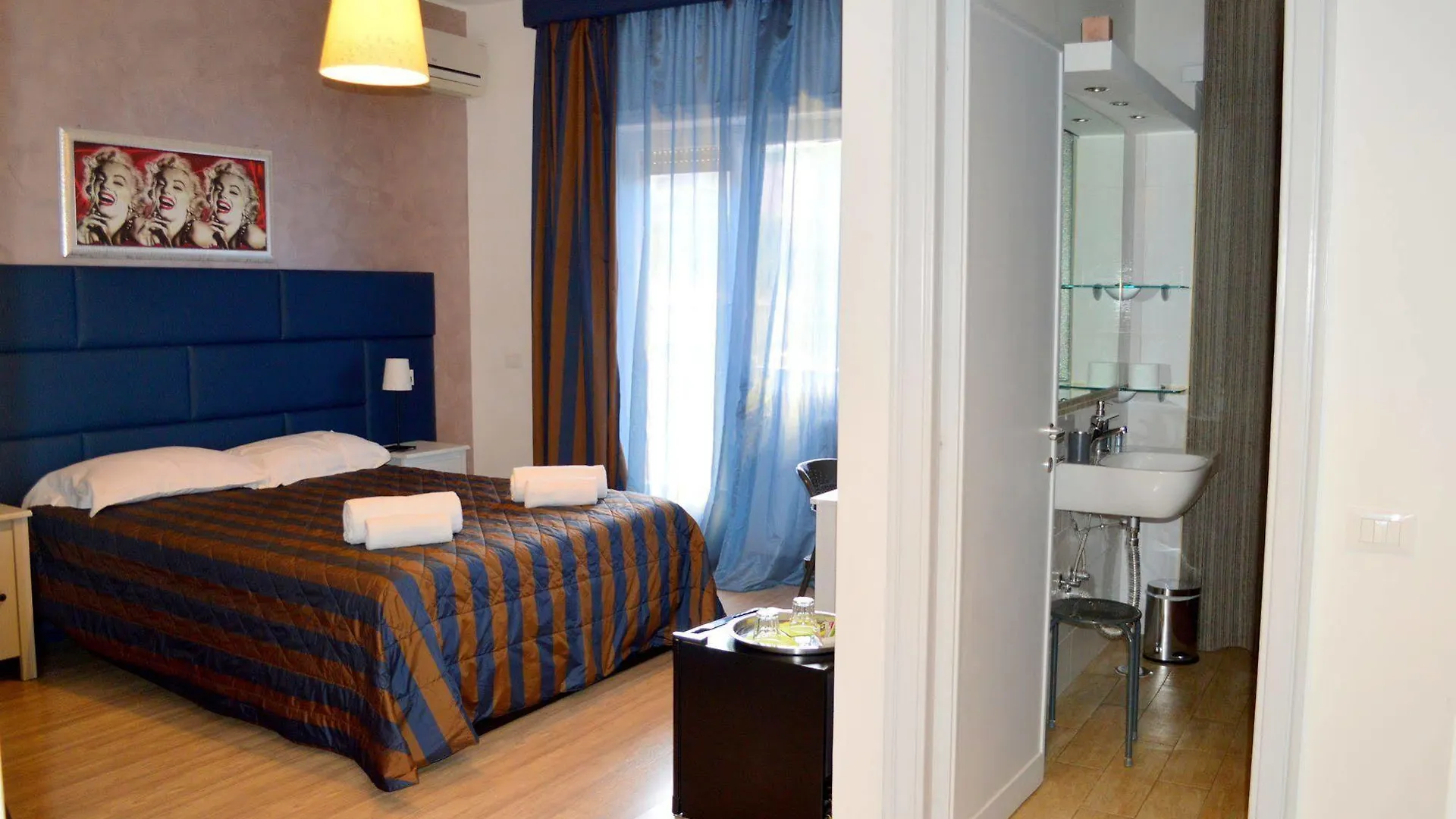 Check-Inn Rooms Rome 3*,